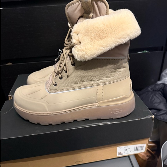 UGG Men’s UGG City Butte - Picture 2 of 3